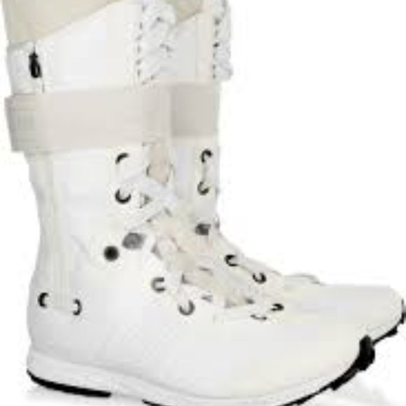 Women's Adidas by Stella McCartney Fortanima Winter Boots - Picture 8 of 11